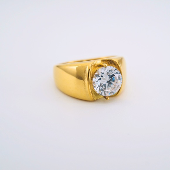Brilliant Clear Crystal Chunky Statement 18K Gold Plated Ring - Picture 3 of 6